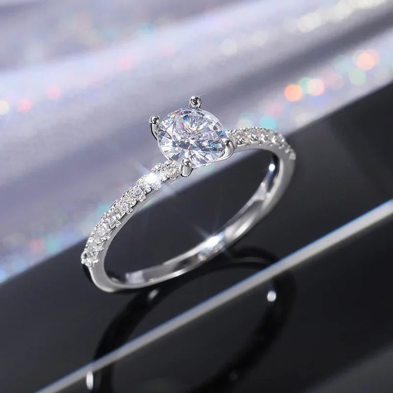 Anel Feminino Cravejado com Zircônia