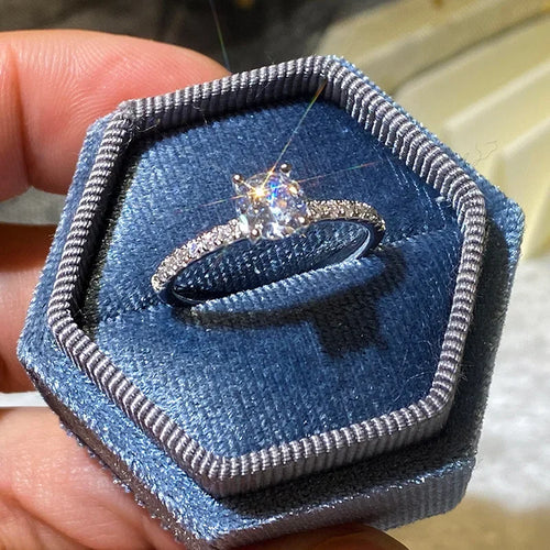 Anel Feminino Cravejado com Zircônia