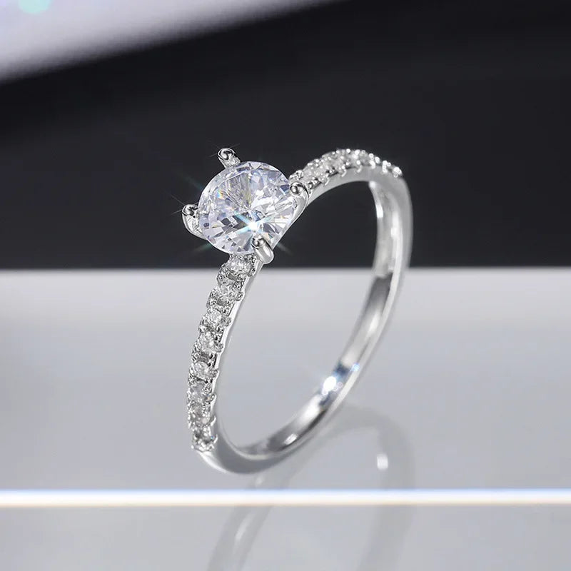 Anel Feminino Cravejado com Zircônia
