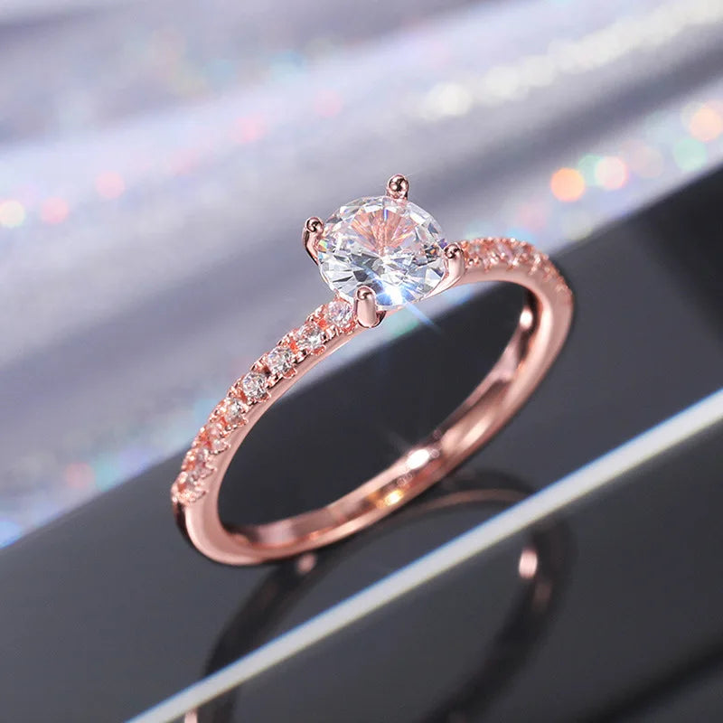 Anel Feminino Cravejado com Zircônia