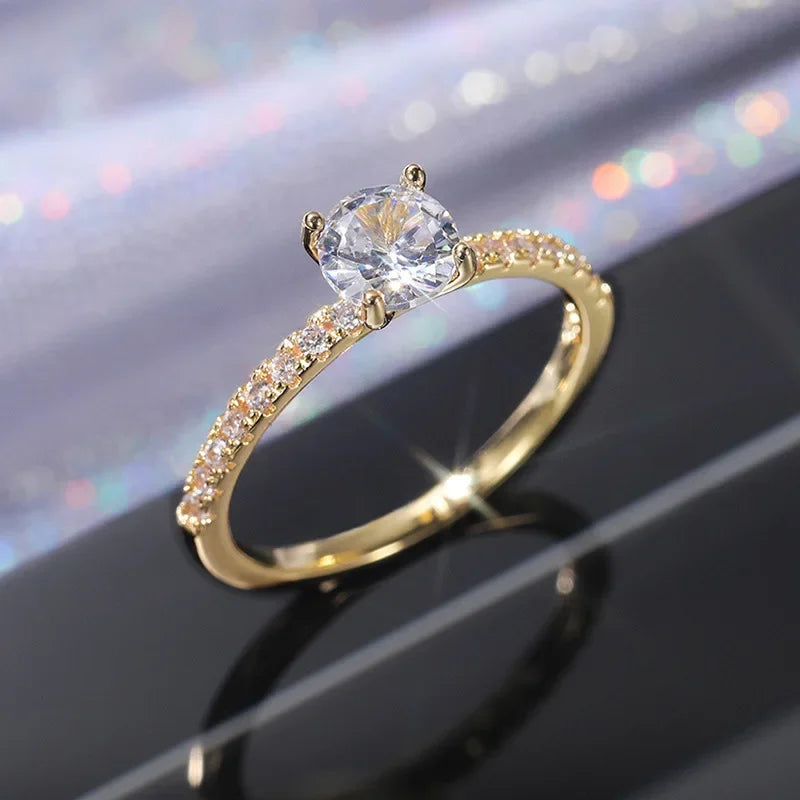 Anel Feminino Cravejado com Zircônia