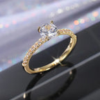 Anel Feminino Cravejado com Zircônia